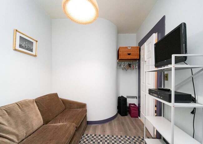 653 11th Ave in New York, NY - Foto de edificio - Building Photo