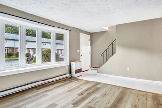 375 Bridgton Rd, Unit #43 in Westbrook, ME - Foto de edificio - Building Photo