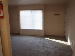 4501 rushmore Dr NE, Unit 19 in Cedar Rapids, IA - Building Photo - Building Photo