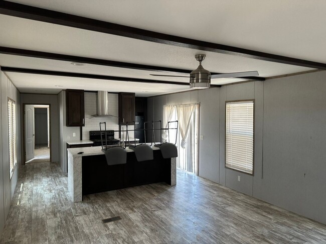 225 2 W Derrick Rd in Carlsbad, NM - Building Photo - Building Photo
