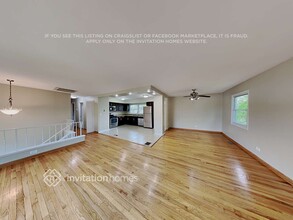 1035 Hassell Rd in Hoffman Estates, IL - Foto de edificio - Building Photo