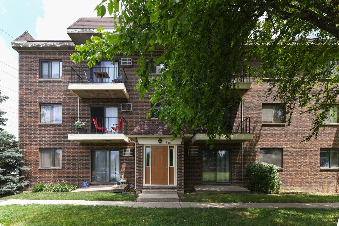 953 N Rohlwing Rd in Addison, IL - Building Photo