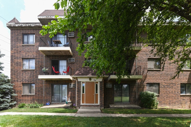 property at 953 N Rohlwing Rd