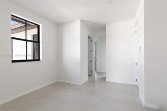 7498 SW 100th St in Pinecrest, FL - Building Photo - Building Photo