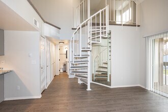 Dover Commons Apartments in Lakewood, CO - Building Photo - Building Photo