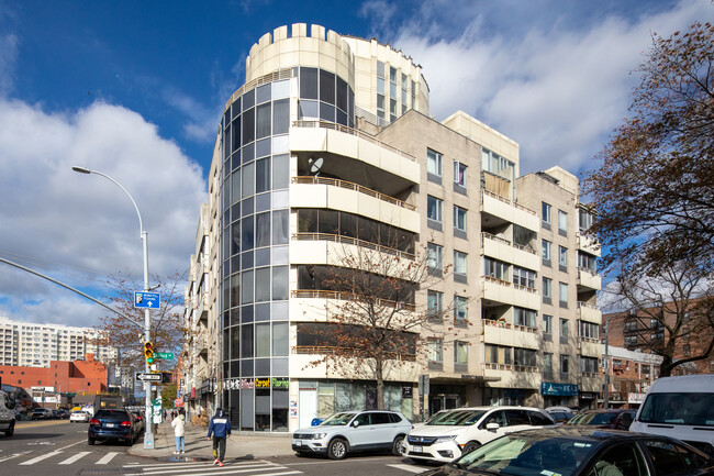 Regency Plaza in Flushing, NY - Building Photo - Building Photo