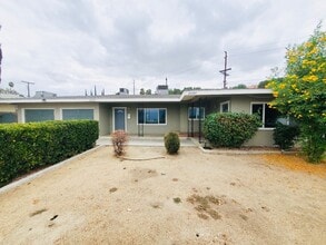 24399 University Ave in Loma Linda, CA - Foto de edificio - Building Photo