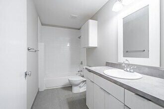 831 S French Ave, Unit 1 in Denison, TX - Foto de edificio - Building Photo