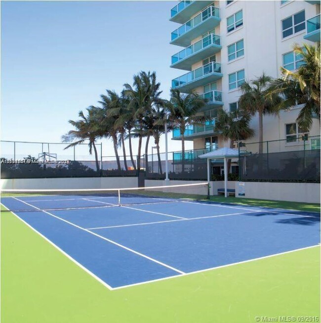 228 Washington Ave, Unit 1603 in Miami Beach, FL - Foto de edificio - Building Photo