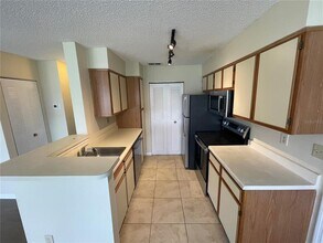 1091 S Hiawassee Rd in Orlando, FL - Building Photo - Building Photo