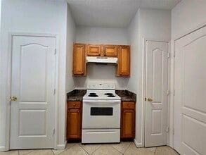 17983 Villa Creek Dr in Tampa, FL - Building Photo - Building Photo