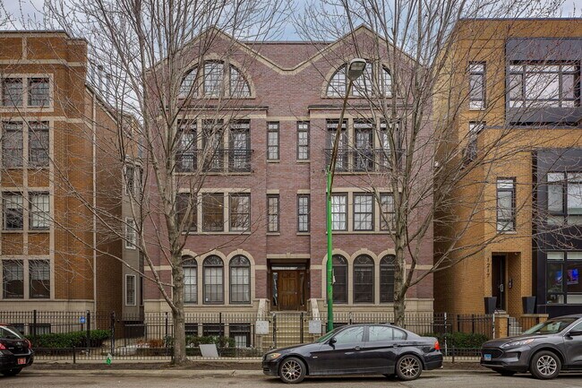 property at 1221 N Paulina St