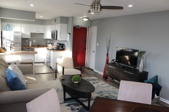 2110 38th St SE in Washington, DC - Foto de edificio - Building Photo