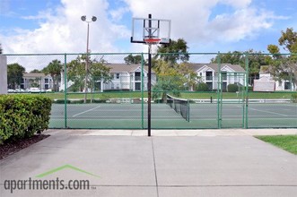 Colonial Pointe Apartments in Orlando, FL - Building Photo - Building Photo