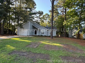 7104 Old Castle Dr in Fayetteville, NC - Building Photo - Building Photo