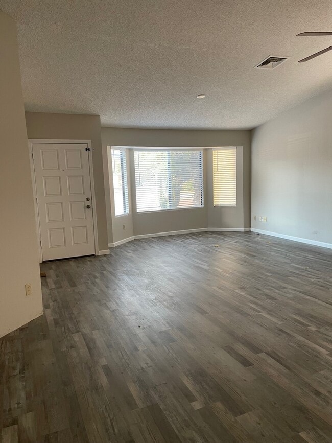 2773 E Rock Wren Rd in Phoenix, AZ - Building Photo - Building Photo