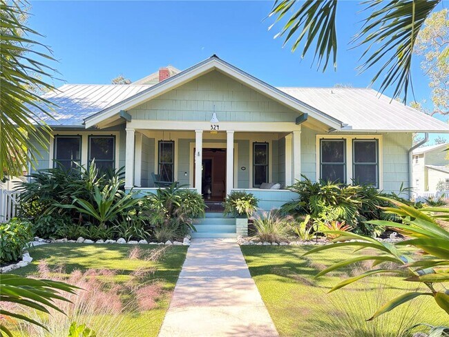 324 Julia Pl in Sarasota, FL - Building Photo - Building Photo