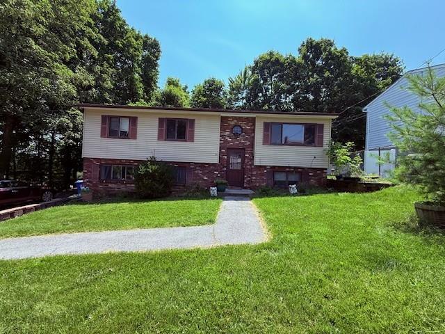 2 Mountain Ave in Middletown, NY - Building Photo
