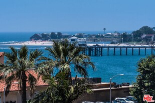 22605 Pacific Coast Hwy in Malibu, CA - Building Photo