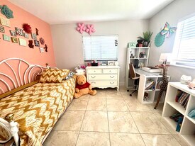 932 Evergreen Dr in North Palm Beach, FL - Building Photo