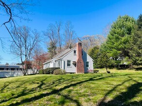 37 Weed St in New Canaan, CT - Building Photo - Building Photo