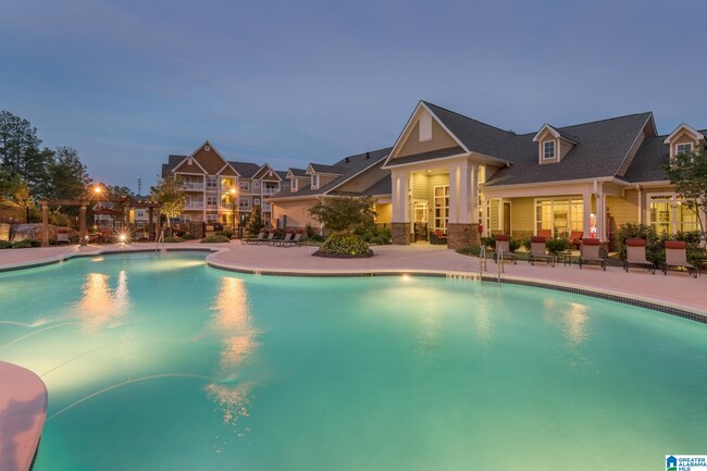 2000 Ashby Ln in Hoover, AL - Foto de edificio - Building Photo