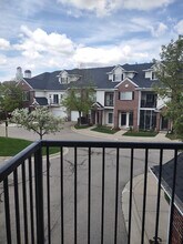 331 Scio Village Ct, Unit Scio Village in Ann Arbor, MI - Building Photo - Building Photo