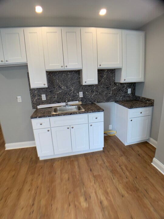 218 S 43rd St in Philadelphia, PA - Building Photo