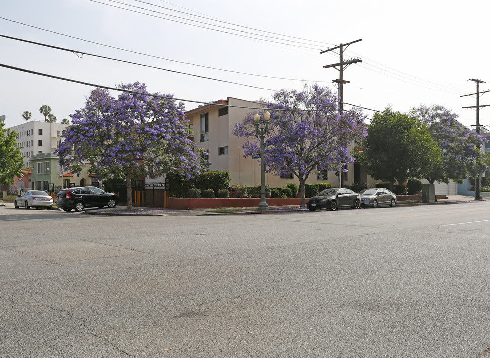 3945 W 8th St in Los Angeles, CA - Building Photo