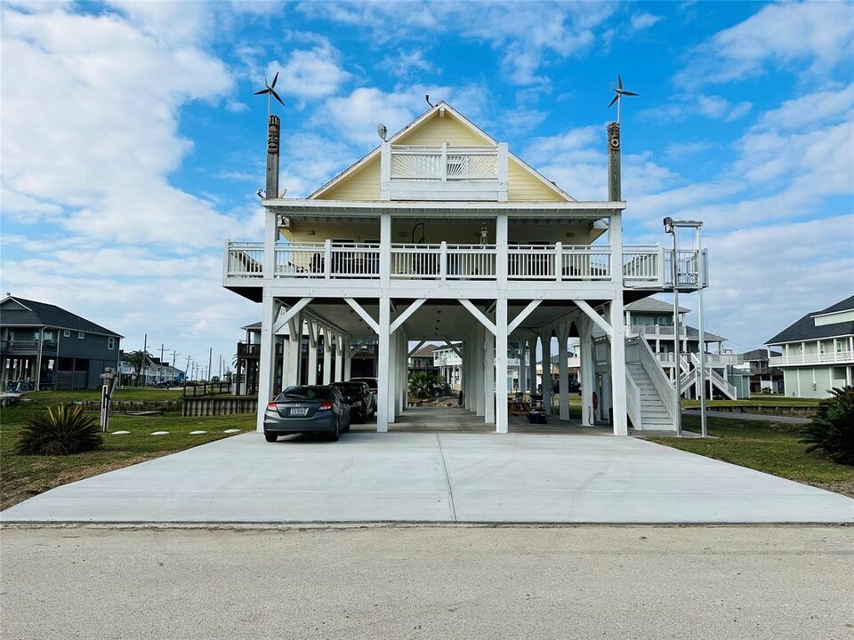 2599 Breaker Dr in Port Bolivar, TX - Building Photo