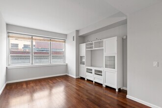 1425 Locust St, Unit 9E in Philadelphia, PA - Foto de edificio - Building Photo