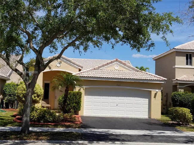 property at 1527 Palermo Dr