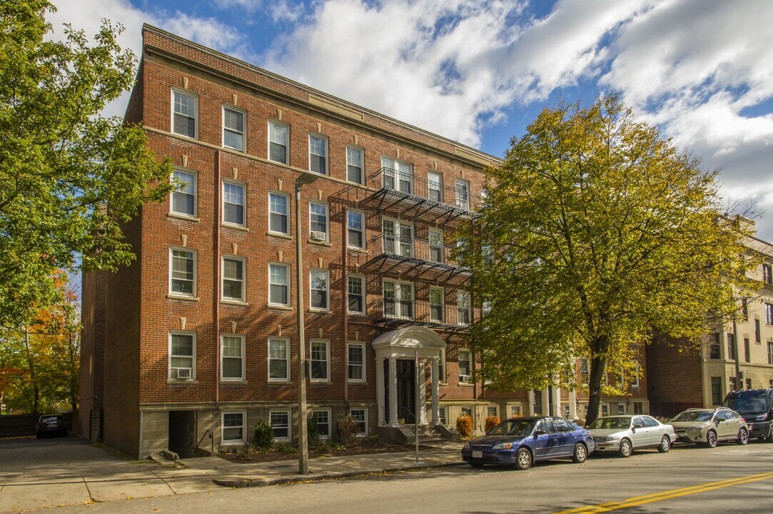 245 Chestnut Hill Ave, Unit 17 in Boston, MA - Foto de edificio