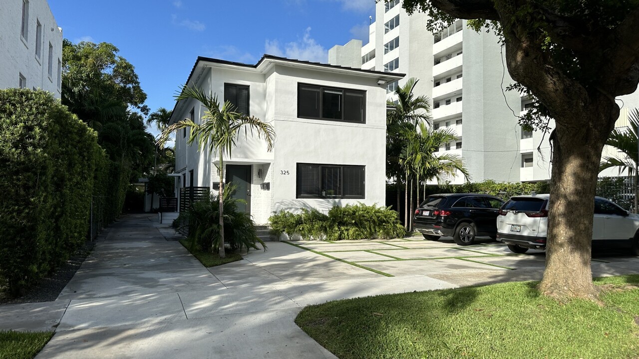 325 SW 30th Rd in Miami, FL - Building Photo