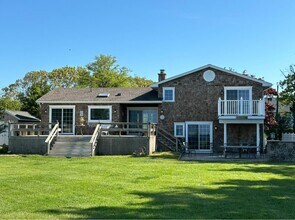 8 Bay Rd in East Patchogue, NY - Building Photo - Building Photo