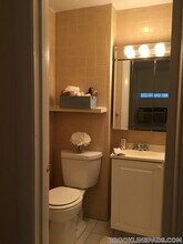 1223 Beacon St, Unit 316 in Brookline, MA - Foto de edificio - Building Photo