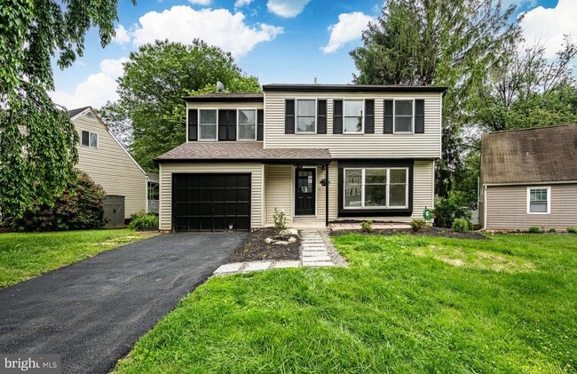property at 1212 New Hampshire Ln