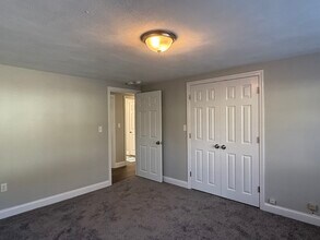 484 Victory Hwy, Unit 3 in North Smithfield, RI - Foto de edificio - Building Photo