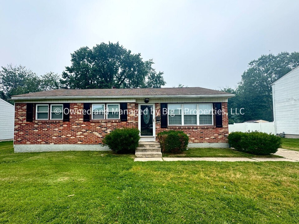 347 Frear Dr in Dover, DE - Building Photo