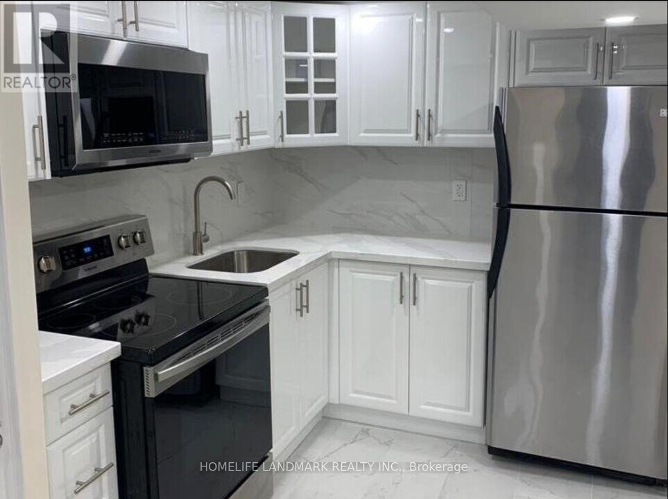 17 Brewton Rd in Toronto, ON - Building Photo