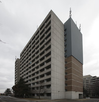 Tam O'Shanter Towers in Toronto, ON - Building Photo - Building Photo