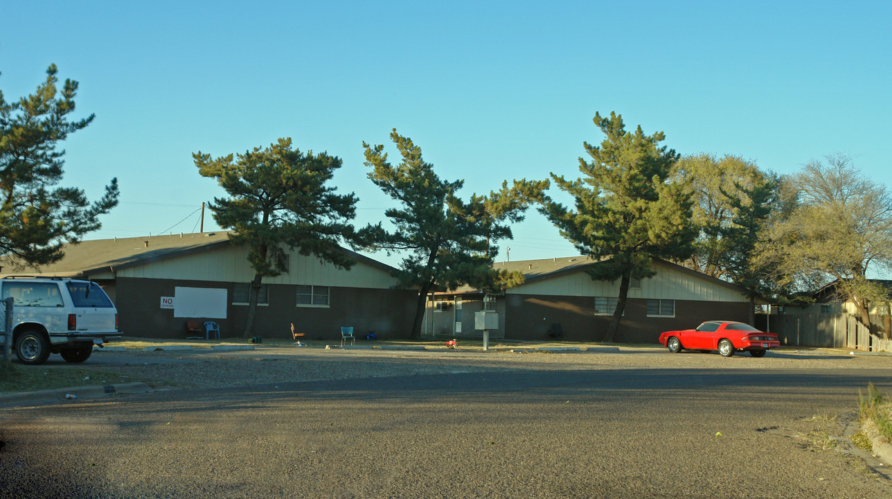 1817-1820 Avenue I Pl in Levelland, TX - Building Photo