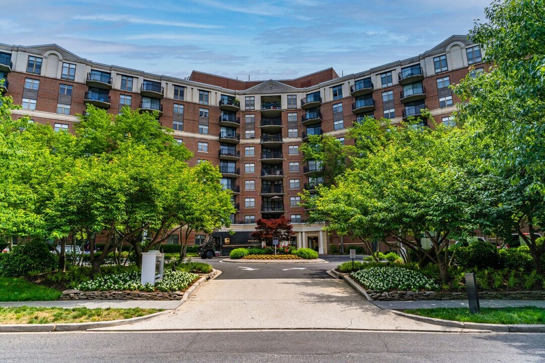 3401 38th St NW in Washington, DC - Building Photo