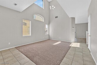 7704 Montefrio Ave in Las Vegas, NV - Foto de edificio - Building Photo