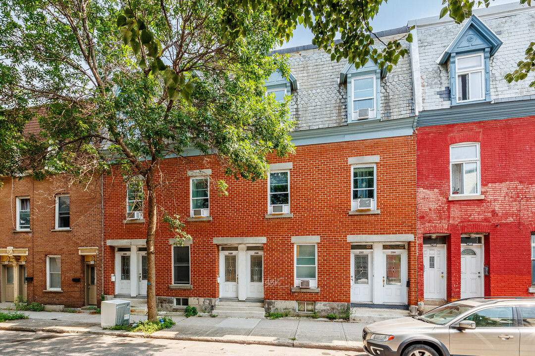 2494 Coursol Rue in Montréal, QC - Building Photo