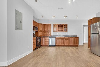 645 N College Ave in Bloomington, IN - Building Photo - Building Photo