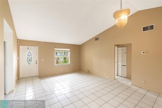 3120 NW 43rd Pl in Fort Lauderdale, FL - Building Photo - Building Photo