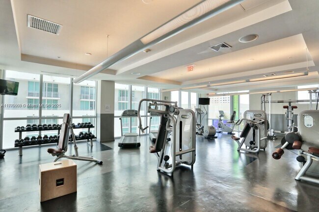 333 NE 24th St, Unit 1103 in Miami, FL - Building Photo - Building Photo