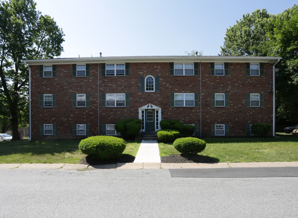 Stonehurst Garden in Newport, DE - Foto de edificio