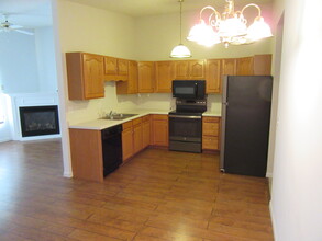 N1450 Spencer Lake Ct, Unit 1448 in Waupaca, WI - Foto de edificio - Building Photo